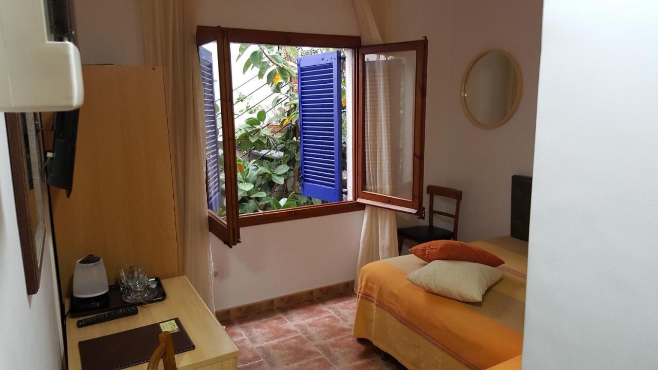 Hostal Residencia Catalina Palamós Εξωτερικό φωτογραφία
